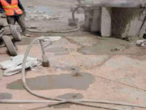 商丘水泥混凝土路面板底注浆技术 路面脱空注浆整治方案